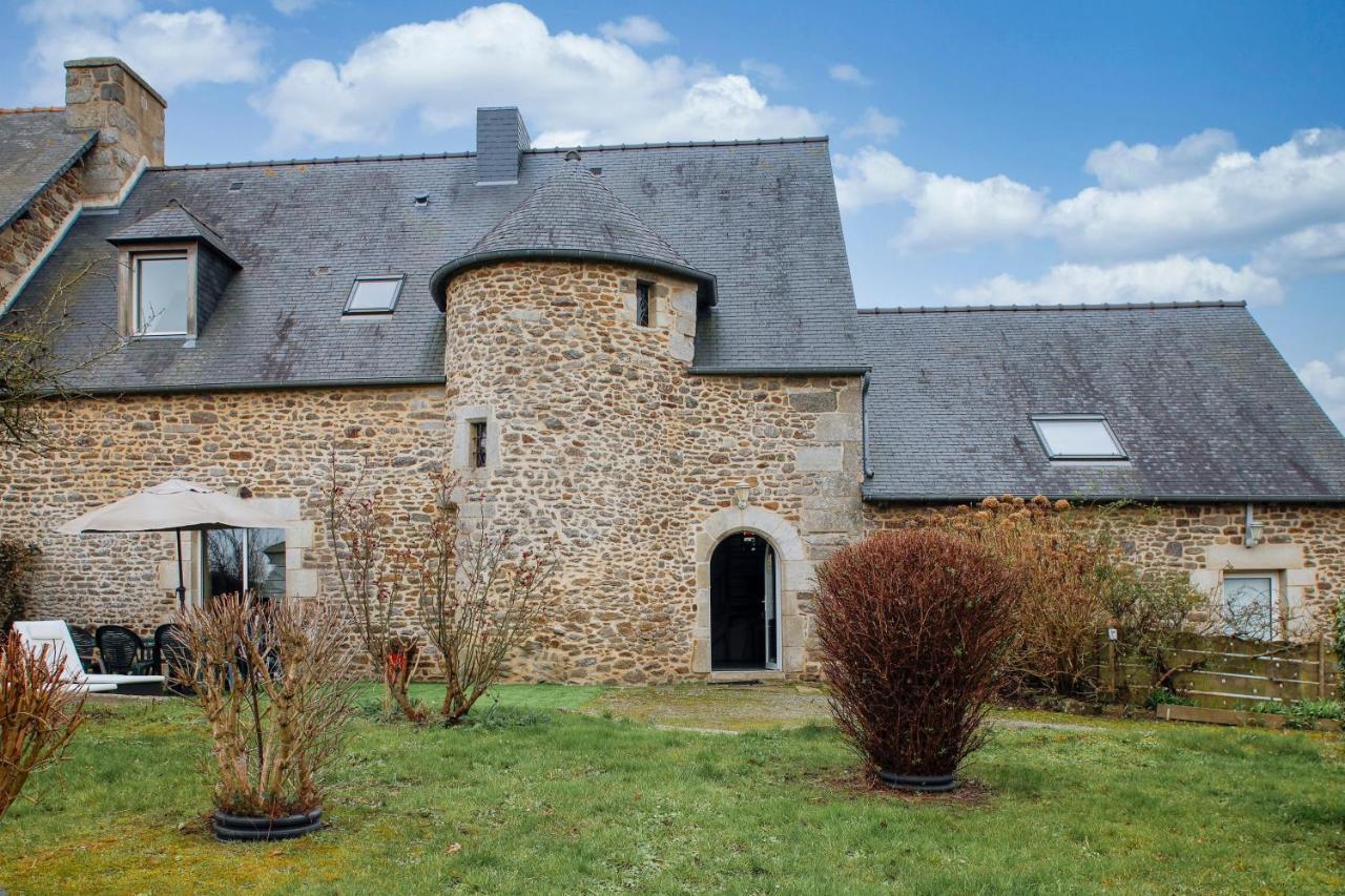 Tour Des Alleux - Maison De Maitre Pour 6 Taden Dış mekan fotoğraf